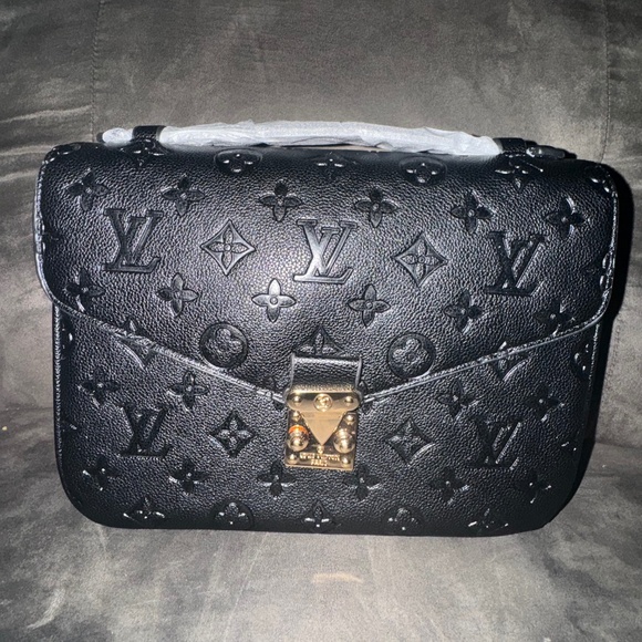 Louis Vuitton bag - Picture 1 of 7